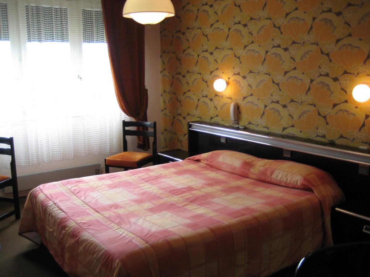 Hotel Bellevue De Tradition Familiale Morcenx Cameră foto